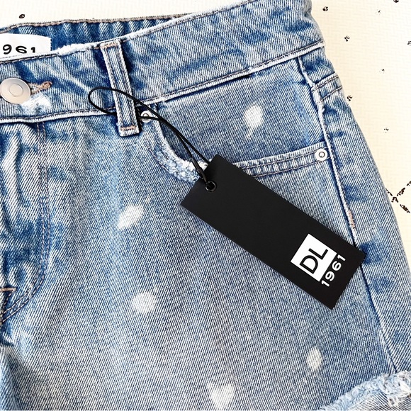 DL1961 Renee Shorts Medium Wash Raw Hem Distressing Cotton - NEW - Size 26 - Picture 2 of 8